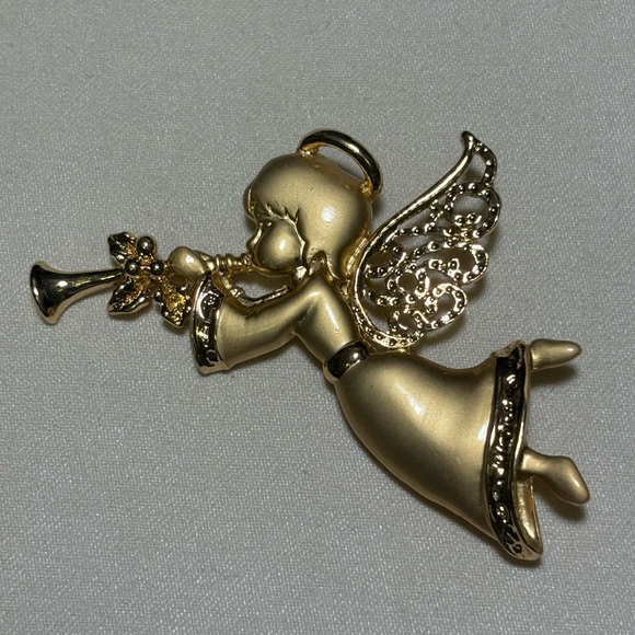 Vintage Jewelry - Gold Angel Cherub Brooch with Trumpet / Horn Brooch